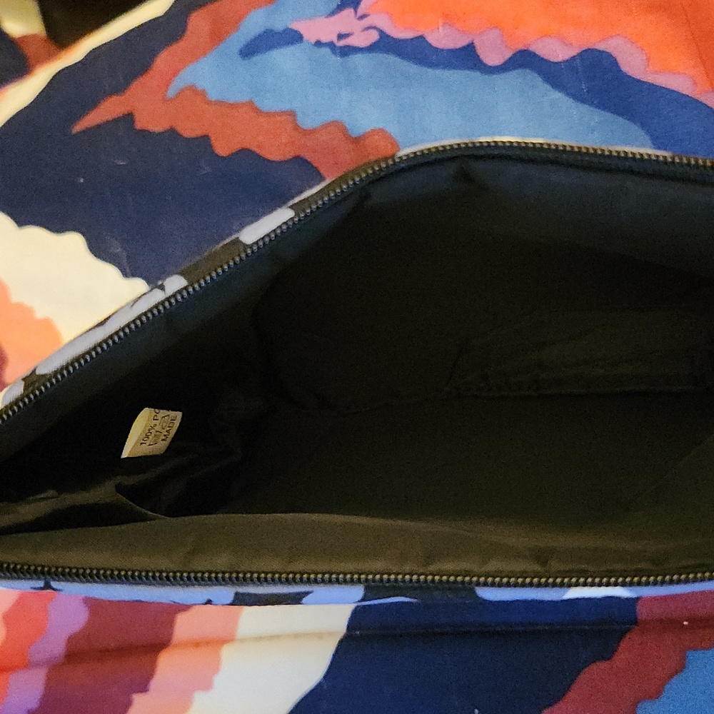 Makeup bag - Picture 2 of 2